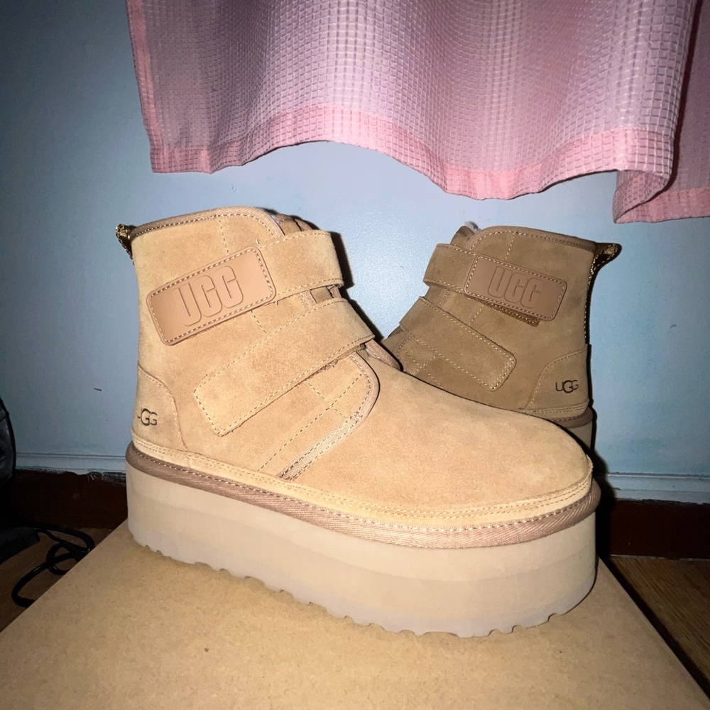 UGG Neumel Platform Size 8!!π₯° - Picture 6 of 6